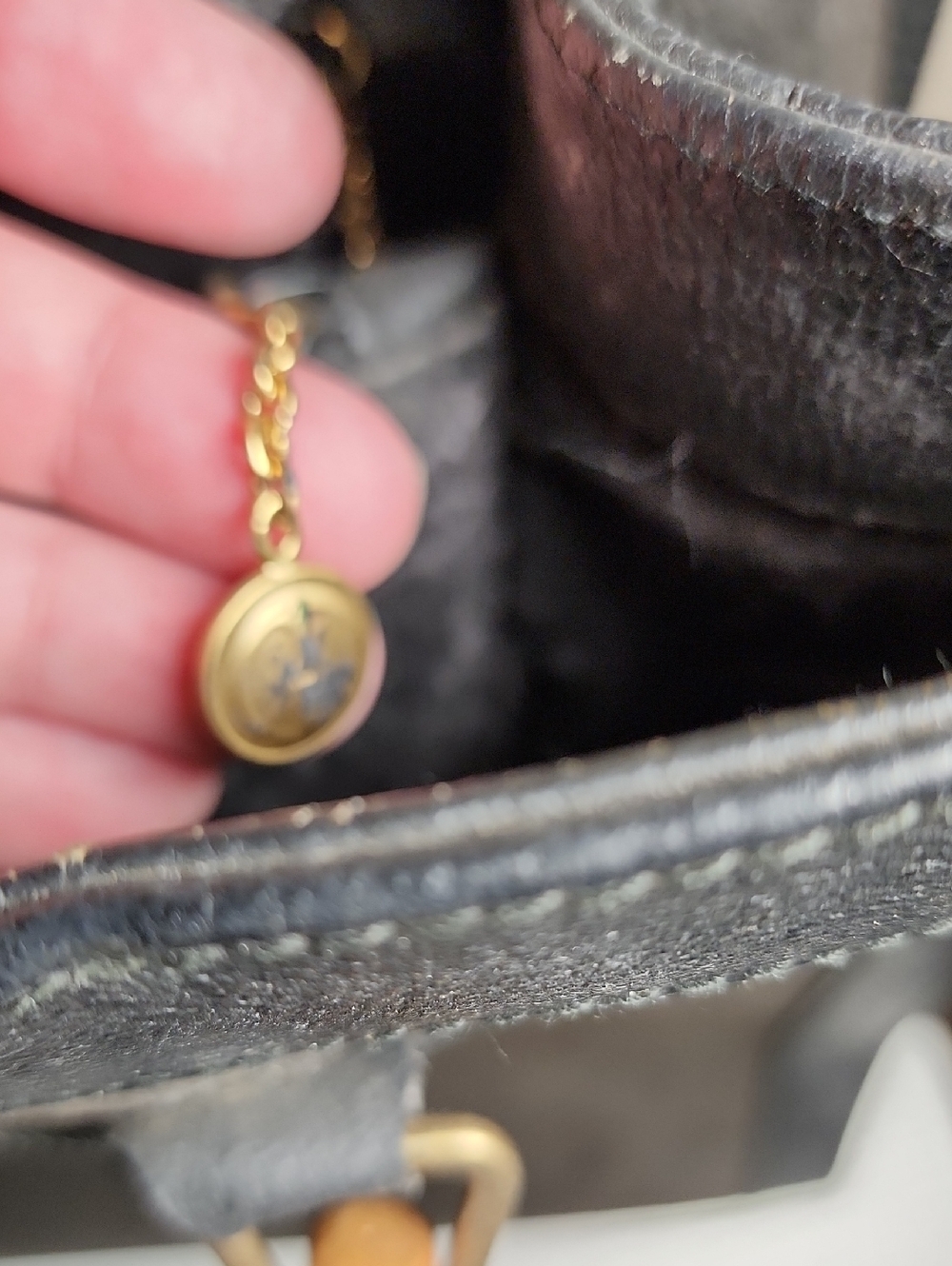 Vintage Gucci Diana (Sticky, Peeling, Dirty Inside) - Picture 10 of 12